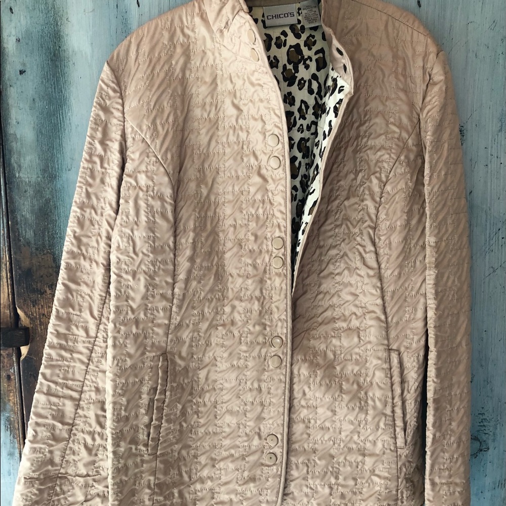 Chico’s jacket in tan fully lined in fun animal print fabric - Picture 9 of 13